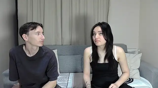 Snapshot of KyleAndJulia chatting on October 16, 2025, 6:27 pm KyleAndJulia online show from October 16, 2025, 6:27 pm
