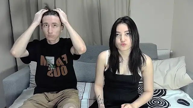 Snapshot of KyleAndJulia chatting on October 15, 2025, 6:16 pm KyleAndJulia online show from October 15, 2025, 6:16 pm
