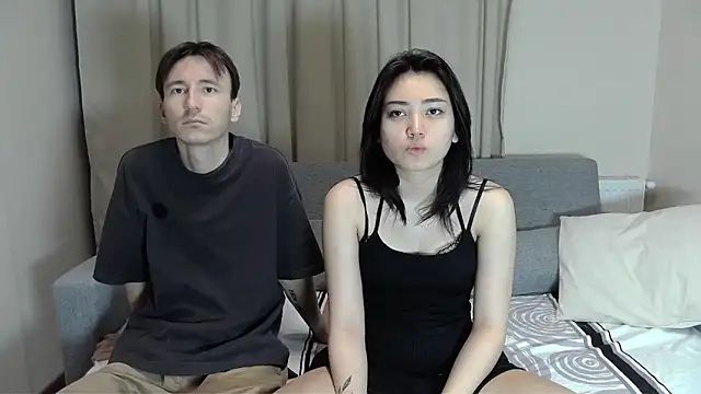 Snapshot of KyleAndJulia chatting on October 18, 2025, 6:32 pm KyleAndJulia online show from October 18, 2025, 6:32 pm