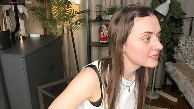 ThelmaJusto online show from December 4, 2025, 3:44 pm