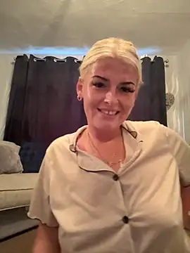 KikiMaexox online show from October 10, 2025, 4:30 pm