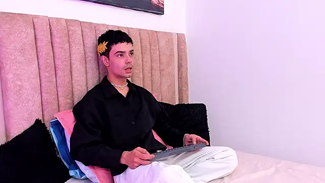 Timothe Evans online show from November 14, 2025, 8:01 pm