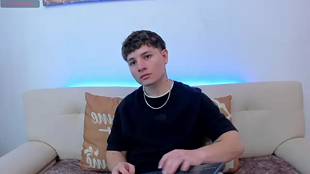 Leoo Miller online show from November 1, 2025, 8:03 pm