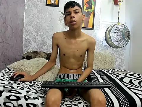 sexyboys cutex18 online show from November 3, 2025, 8:23 pm