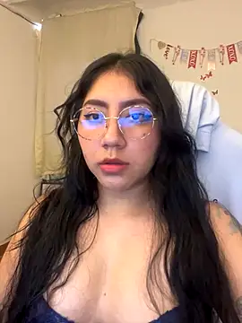 Snapshot of LoveLyy- chatting on October 5, 2025, 2:30 pm LoveLyy- online show from October 5, 2025, 2:30 pm