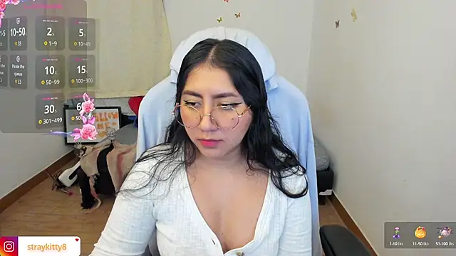 Snapshot of LoveLyy- chatting on October 13, 2025, 9:16 pm LoveLyy- online show from October 13, 2025, 9:16 pm