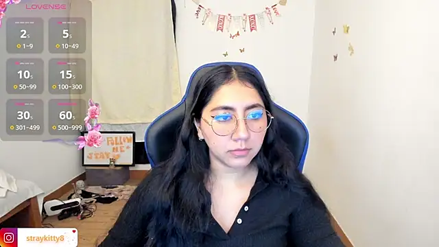 LoveLyy- online show from June 5, 2026, 12:26 am