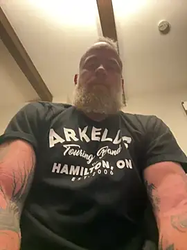 Snapshot of Muscledick40 chatting on October 5, 2025, 2:57 am Muscledick40 online show from October 5, 2025, 2:57 am