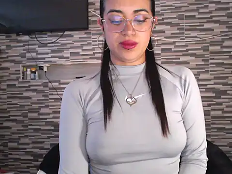 Carla Bennett   online show from October 12, 2025, 11:11 am
