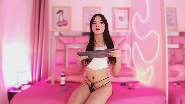 Nefera Noxx online show from December 15, 2025, 4:07 am