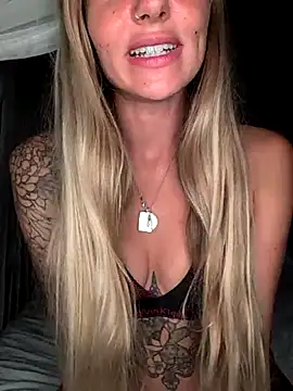 Snapshot of OpheliaRox chatting on October 26, 2025, 10:26 am OpheliaRox online show from October 26, 2025, 10:26 am