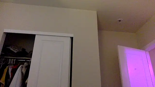 nvthvn555 online show from March 10, 2026, 6:12 pm