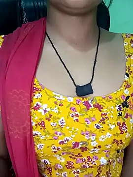 Snapshot of Rashmi_011 chatting on October 15, 2025, 4:48 pm Rashmi 011 online show from October 15, 2025, 4:48 pm