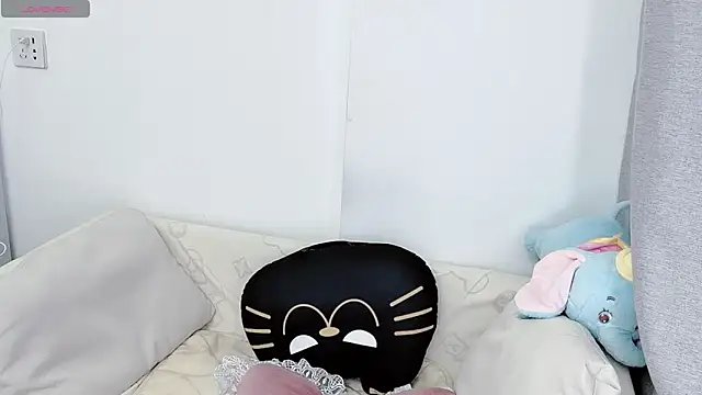 Snapshot of T-TeaR chatting on December 4, 2025, 12:53 am T-TeaR online show from December 4, 2025, 12:53 am