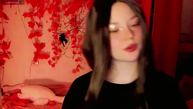 Snapshot of HoneyDazzle chatting on October 5, 2025, 7:48 pm HoneyDazzle online show from October 5, 2025, 7:48 pm