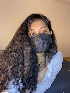 Monica  Bellucci   online show from December 21, 2025, 2:41 pm