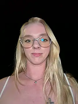 Snapshot of LinaLeana chatting on July 11, 2026, 11:05 pm LinaLeana online show from July 11, 2026, 11:05 pm