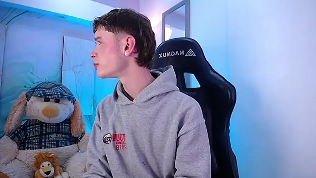 Snapshot of JackFrosst chatting on July 7, 2026, 12:20 pm JackFrosst online show from July 7, 2026, 12:20 pm