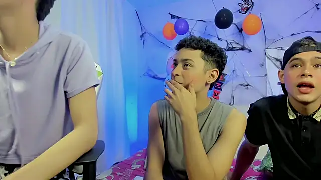 Snapshot of Twinks_boys_ chatting on October 21, 2025, 3:50 am Twinks boys online show from October 21, 2025, 3:50 am
