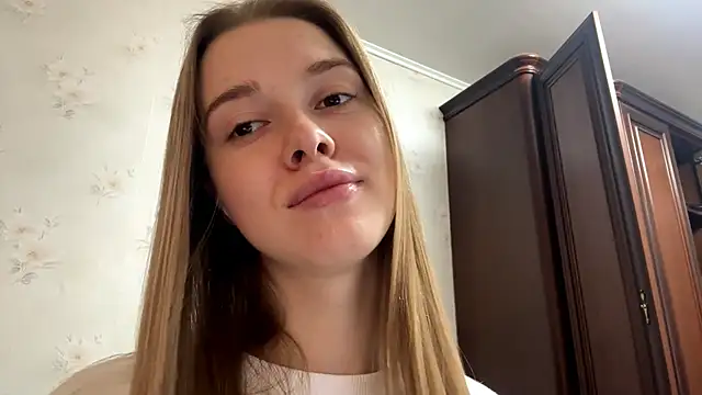 Snapshot of dreams_kitty chatting on October 8, 2025, 5:31 am dreams kitty online show from October 8, 2025, 5:31 am