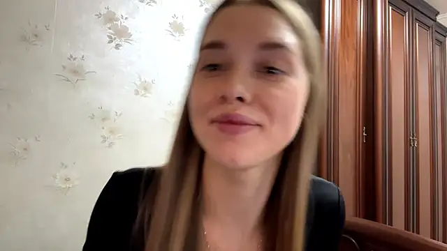 Snapshot of dreams_kitty chatting on October 6, 2025, 5:02 pm dreams kitty online show from October 6, 2025, 5:02 pm