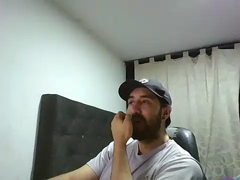Snapshot of coolfriki chatting on June 23, 2026, 1:14 am coolfriki online show from June 23, 2026, 1:14 am