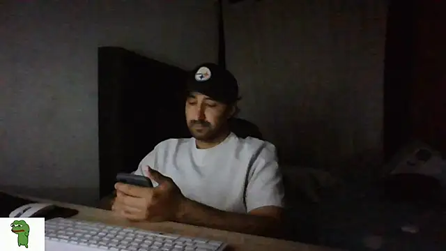 Snapshot of coolfriki chatting on July 15, 2026, 1:34 am coolfriki online show from July 15, 2026, 1:34 am
