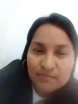 Snapshot of lucia00xx chatting on October 20, 2025, 6:52 pm lucia00xx online show from October 20, 2025, 6:52 pm