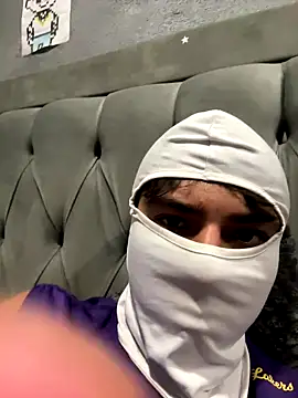 lain213 online show from November 12, 2025, 6:17 am