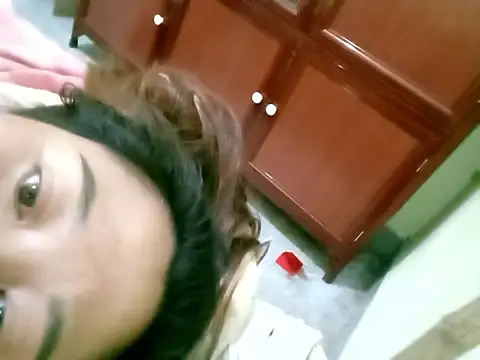 Ducky27021991 online show from October 9, 2025, 4:35 am