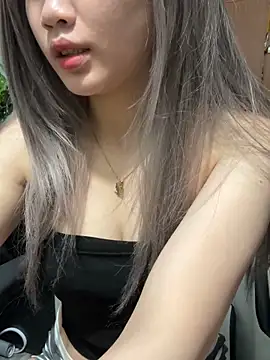 Beyeuuu online show from April 13, 2026, 1:53 am