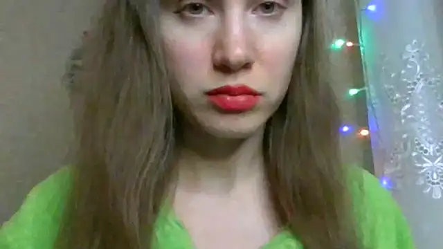 Snapshot of Lynirina chatting on February 3, 2026, 11:43 pm Lynirina online show from February 3, 2026, 11:43 pm