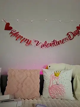 Evarey  online show from February 19, 2026, 5:04 am