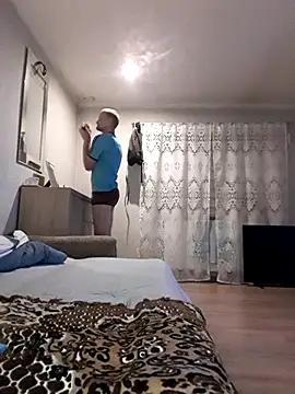 Snapshot of Remello1 chatting on November 11, 2025, 10:47 pm Remello1 online show from November 11, 2025, 10:47 pm