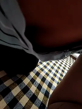 anshika0124 online show from November 5, 2025, 6:05 am