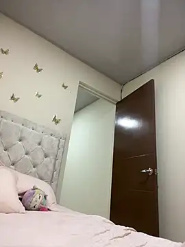 Snapshot of emi_star chatting on February 11, 2026, 2:33 am emi star online show from February 11, 2026, 2:33 am