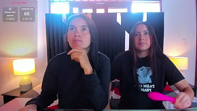 Sofy and Mia online show from November 4, 2025, 12:20 pm