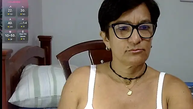 LunaLUVX online show from October 19, 2025, 3:59 pm