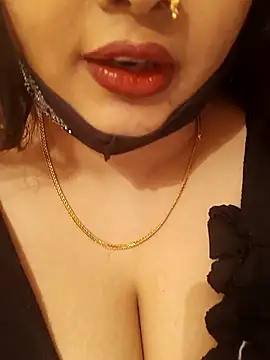 Beauty Queen Soniya online show from January 12, 2026, 2:24 pm