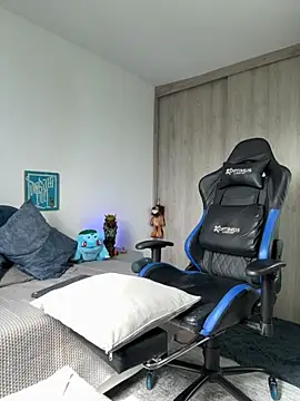 Dave-Max01 online show from November 16, 2025, 2:33 pm