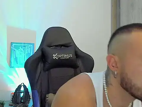 Dave-Max01 online show from October 27, 2025, 11:05 pm