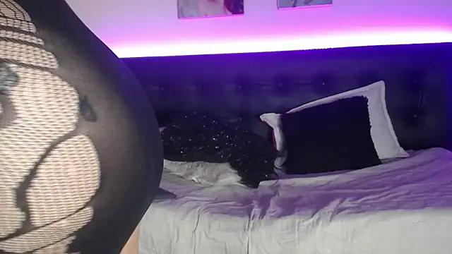 Snapshot of SeleneMore chatting on February 15, 2026, 3:22 pm SeleneMore online show from February 15, 2026, 3:22 pm