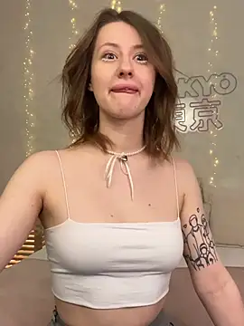 JessiJull online show from April 17, 2026, 5:21 am