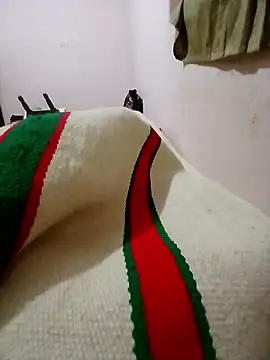 latarak321 online show from January 14, 2026, 11:52 pm