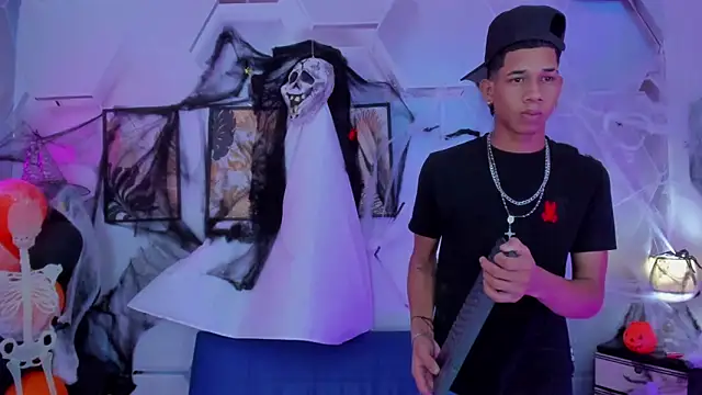 Little nicoll online show from October 29, 2025, 11:47 pm