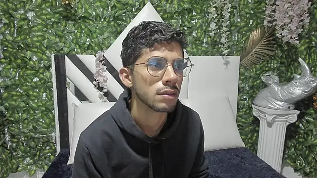 Snapshot of ALANVILLA_LOBO chatting on October 15, 2025, 6:49 pm ALANVILLA LOBO online show from October 15, 2025, 6:49 pm