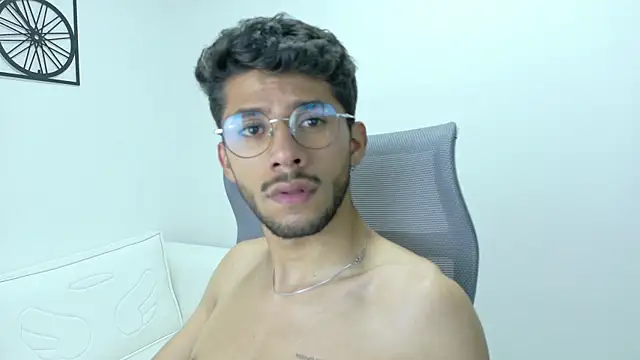Snapshot of ALANVILLA_LOBO chatting on October 20, 2025, 7:36 pm ALANVILLA LOBO online show from October 20, 2025, 7:36 pm