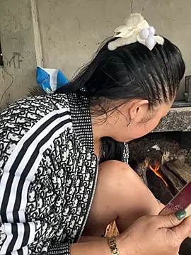 miemie-xx online show from November 13, 2025, 3:32 am