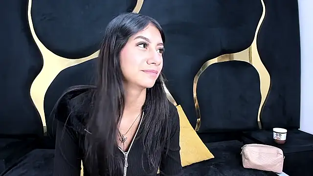 Mia clark18 online show from January 13, 2026, 6:23 pm