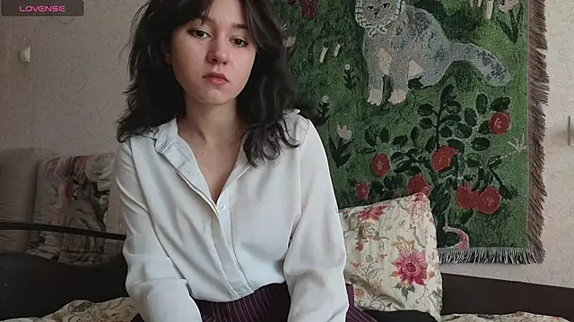 MiaLovelyOne online show from June 10, 2026, 5:08 am